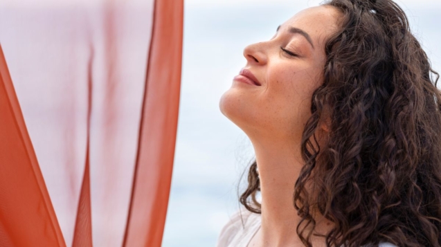 side-view-smiley-woman-posing-outside